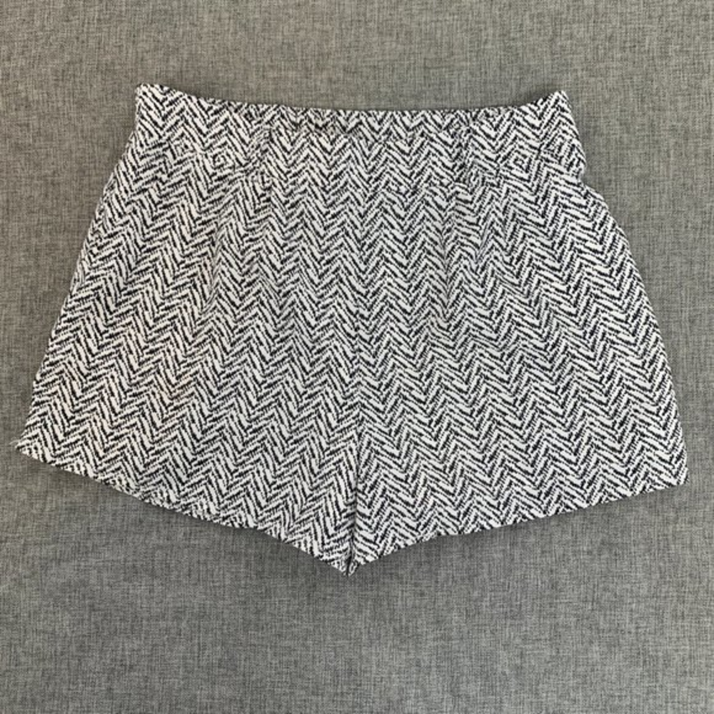 Skies Are Blue Shorts Black White‎ Pleated high Rise Size 8 Lightweight Pockets